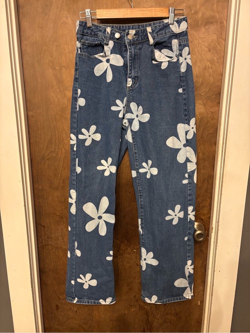 SHEIN Blue Straight-Leg Jeans with White Floral Print